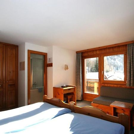 Hotel Garni Les Bouquetins Zinal Bagian luar foto