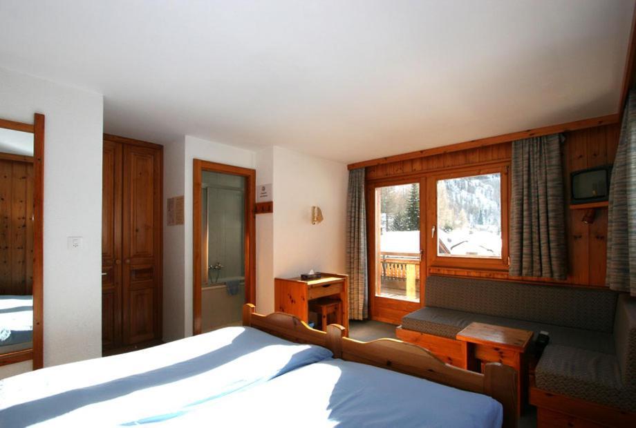 Hotel Garni Les Bouquetins Zinal Bagian luar foto