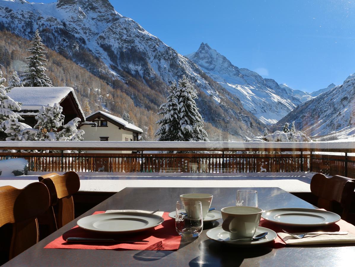 Hotel Garni Les Bouquetins Zinal Bagian luar foto