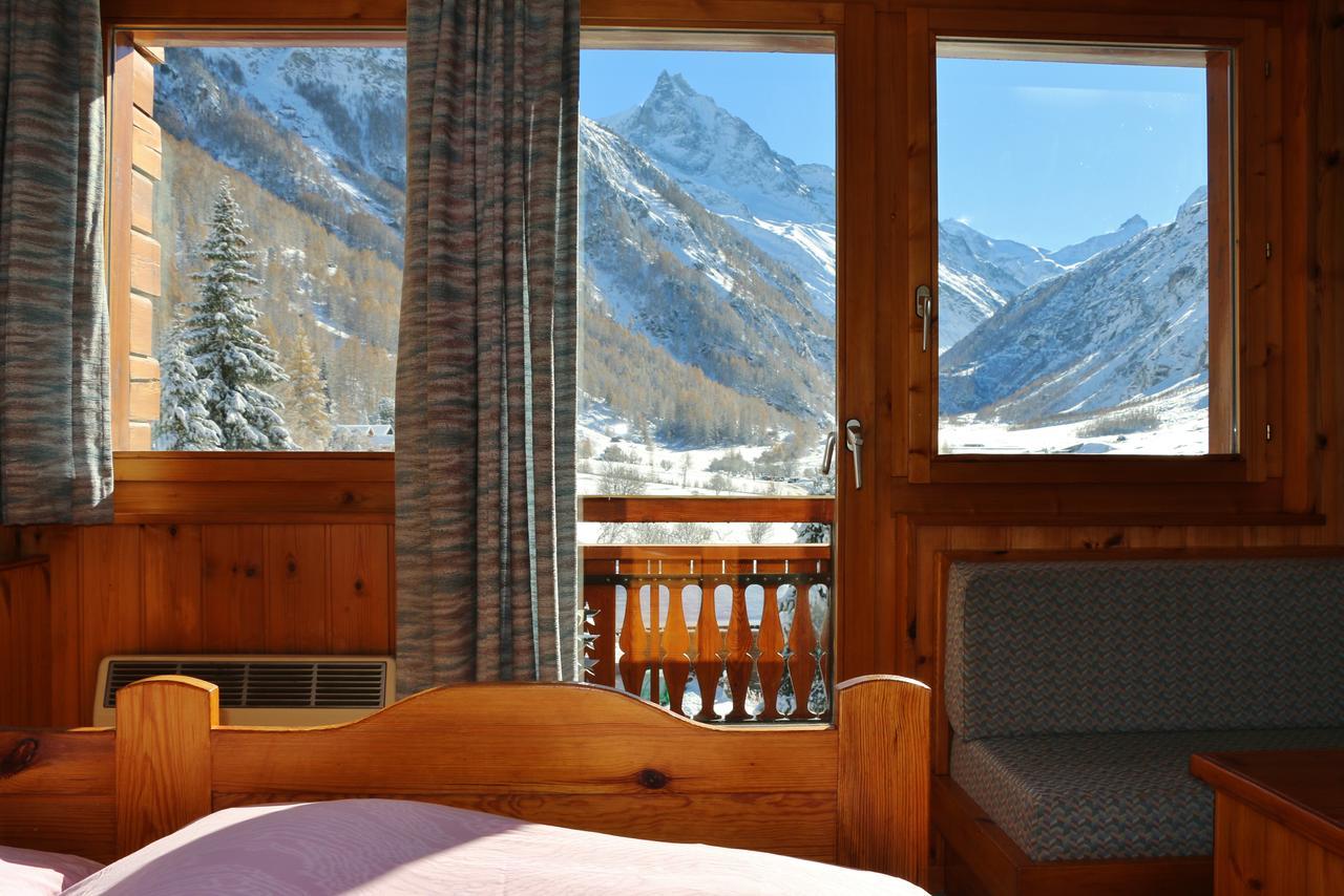 Hotel Garni Les Bouquetins Zinal Bagian luar foto