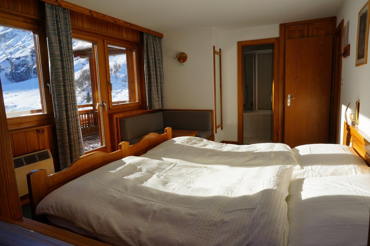 Hotel Garni Les Bouquetins Zinal Bagian luar foto