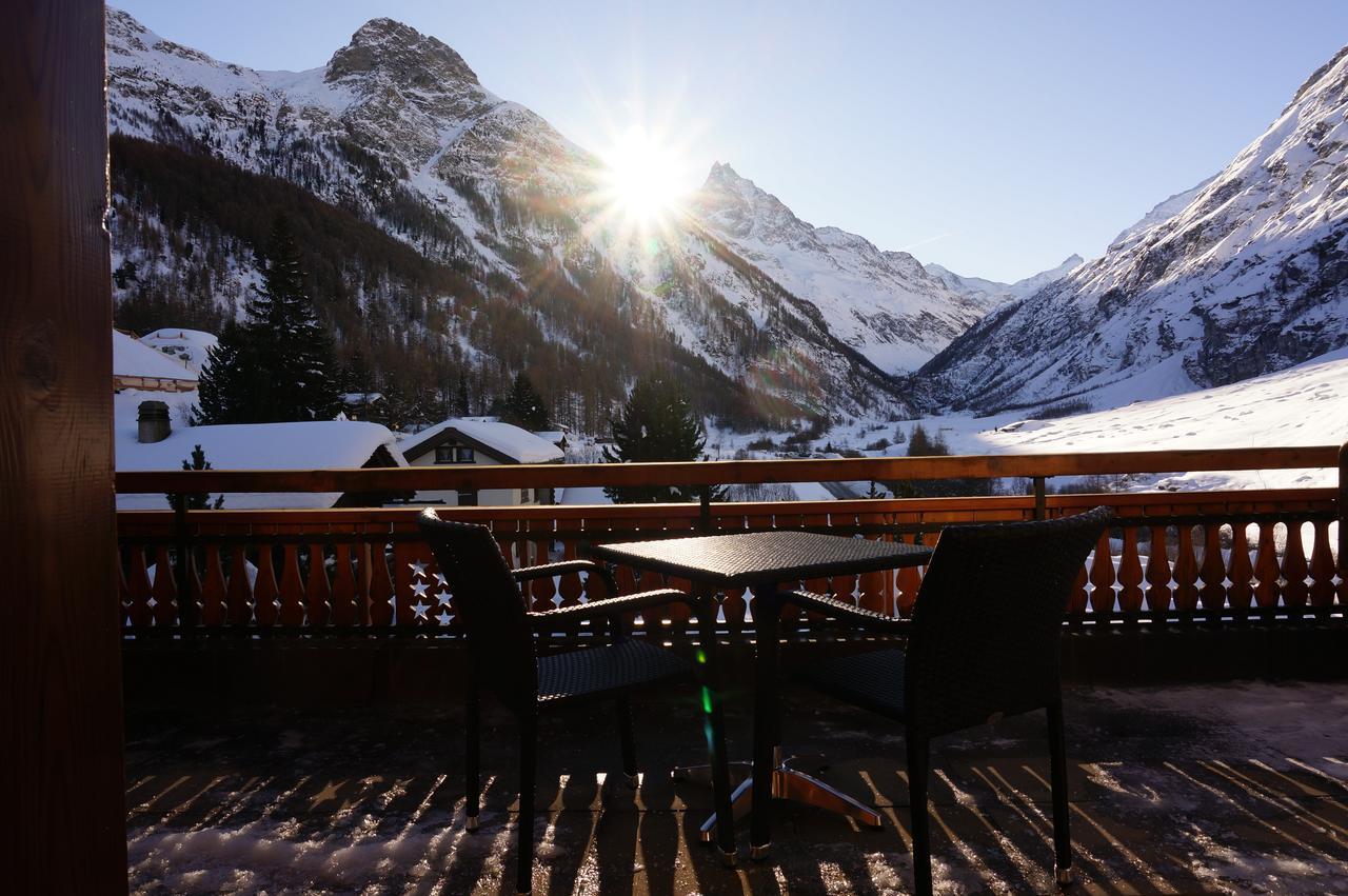 Hotel Garni Les Bouquetins Zinal Bagian luar foto