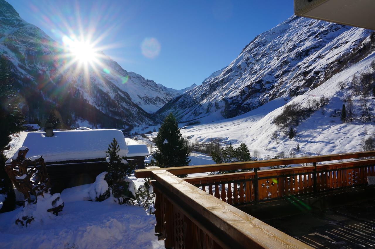 Hotel Garni Les Bouquetins Zinal Bagian luar foto