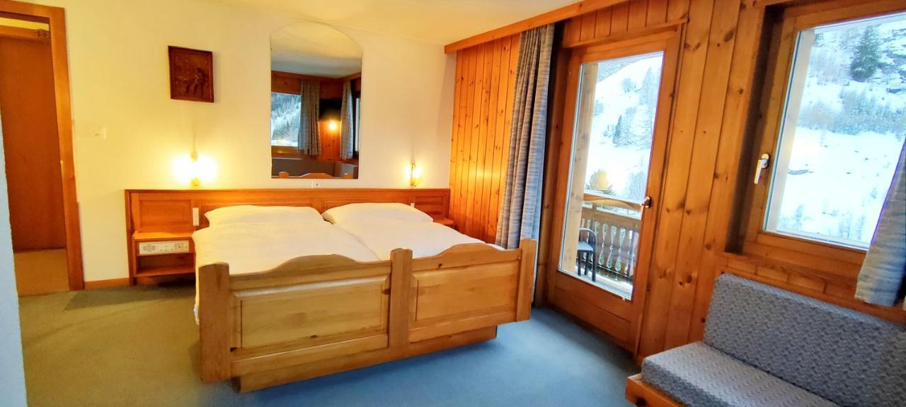 Hotel Garni Les Bouquetins Zinal Bagian luar foto