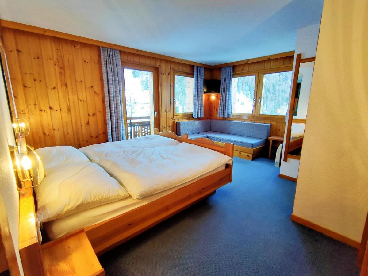 Hotel Garni Les Bouquetins Zinal Bagian luar foto