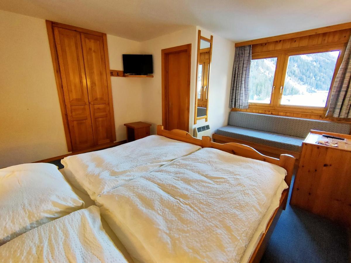 Hotel Garni Les Bouquetins Zinal Bagian luar foto
