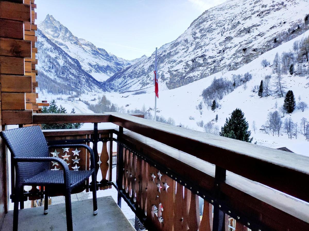 Hotel Garni Les Bouquetins Zinal Bagian luar foto
