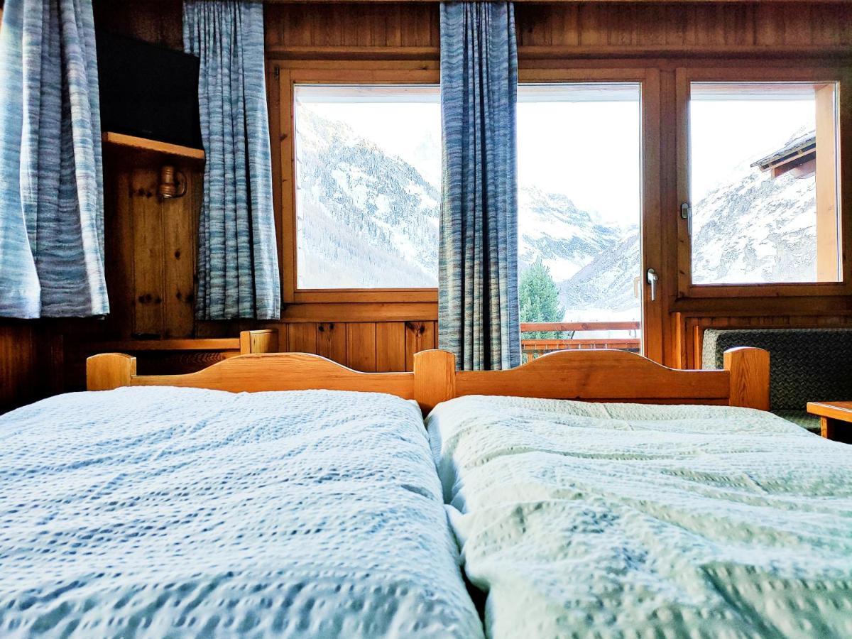Hotel Garni Les Bouquetins Zinal Bagian luar foto