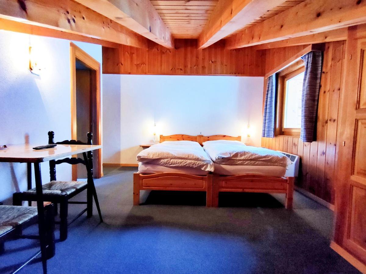 Hotel Garni Les Bouquetins Zinal Bagian luar foto